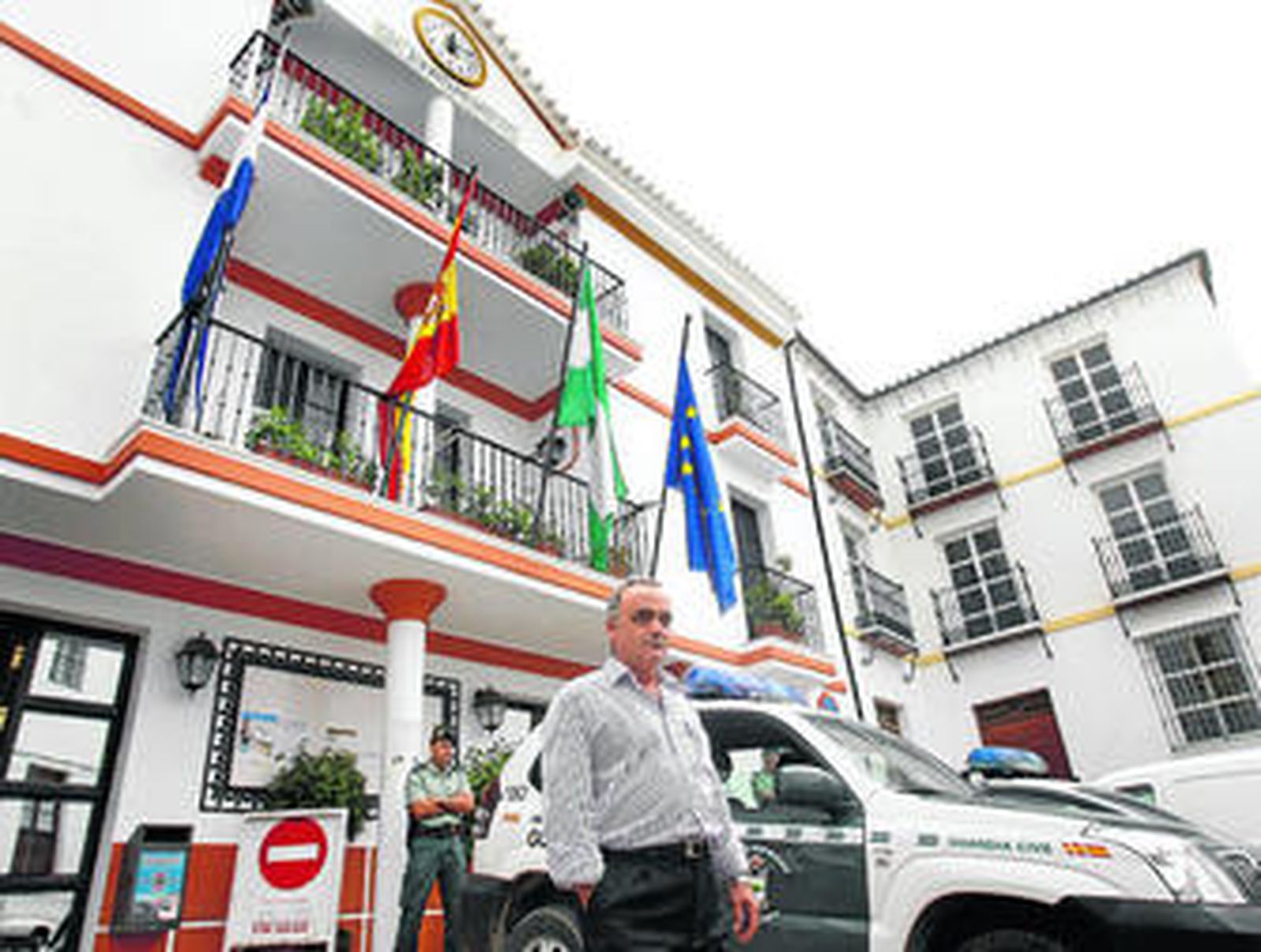El alcalde de Almogía, Cristóbal Torreblanca, durante el registro del Ayuntamiento en octubre.