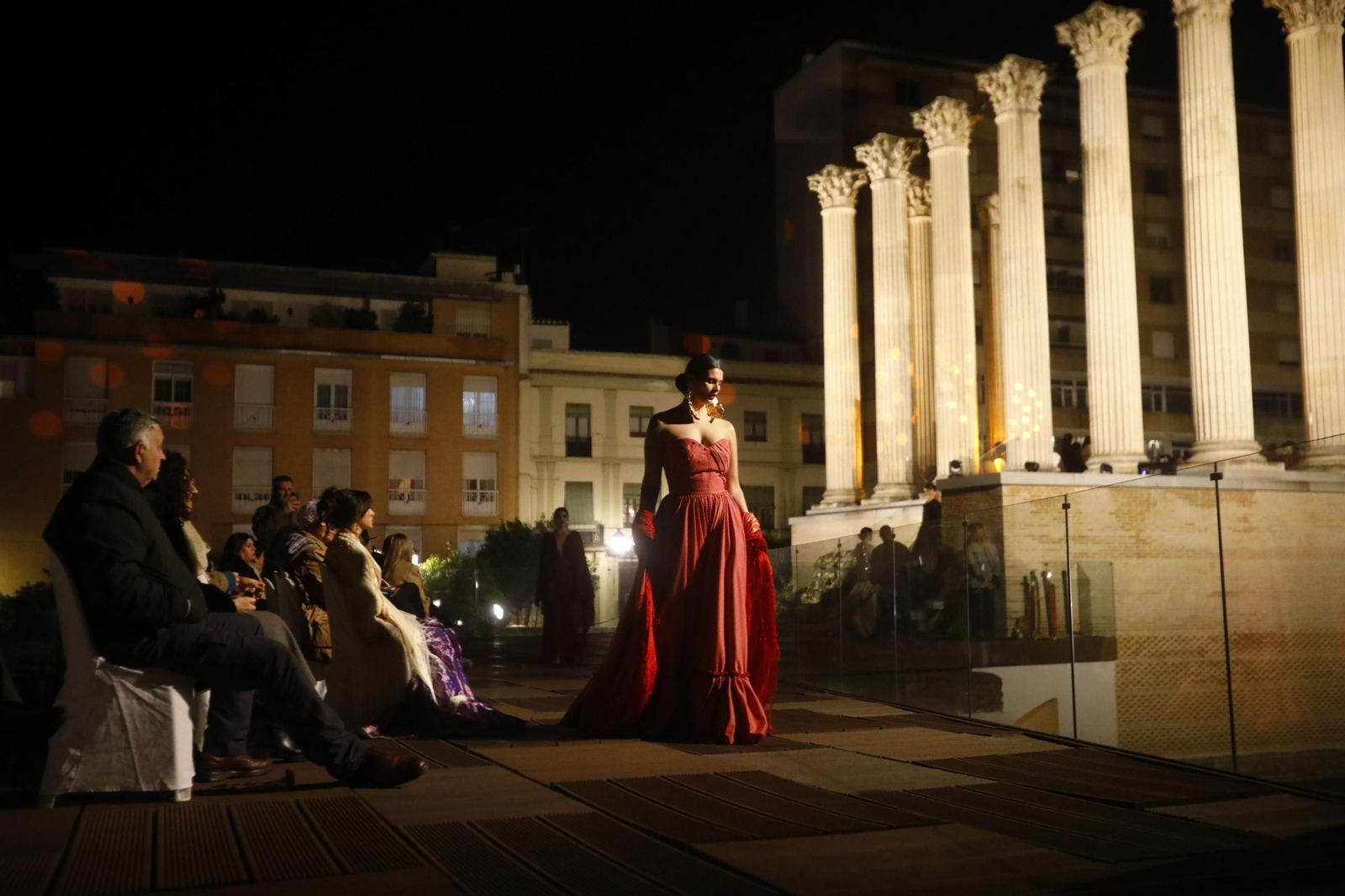 Las mejores imágenes del desfile de Mancini en el Templo Romano de Córdoba