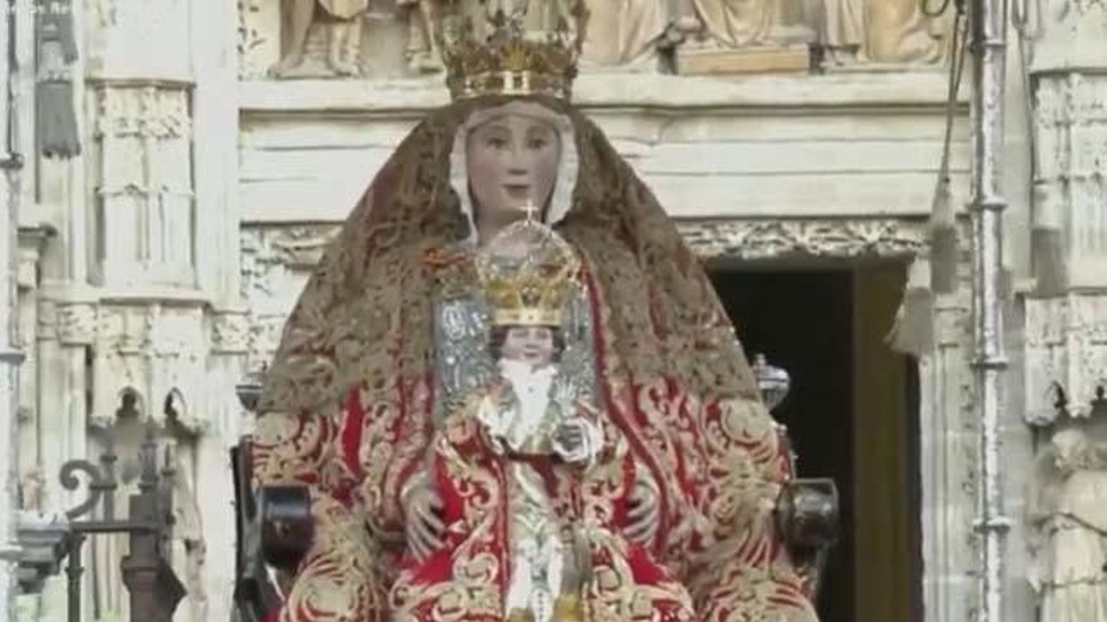 La Virgen de los Reyes en la calle