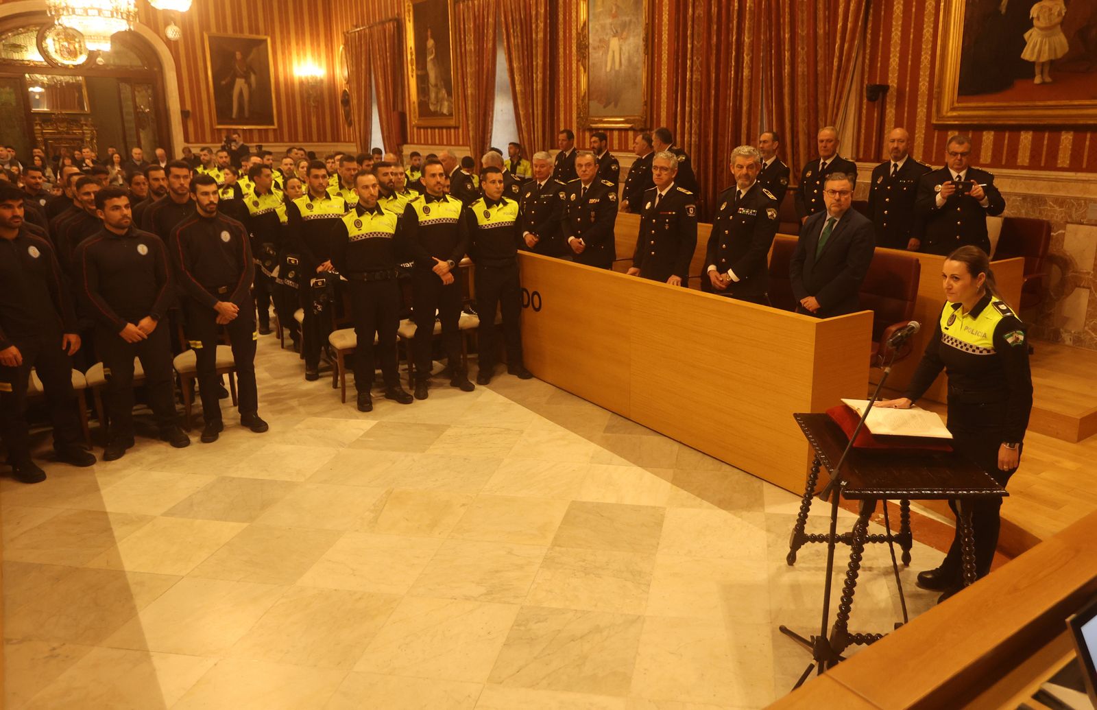 Toma de posesión de los nuevos agentes de la policía local y bomberos