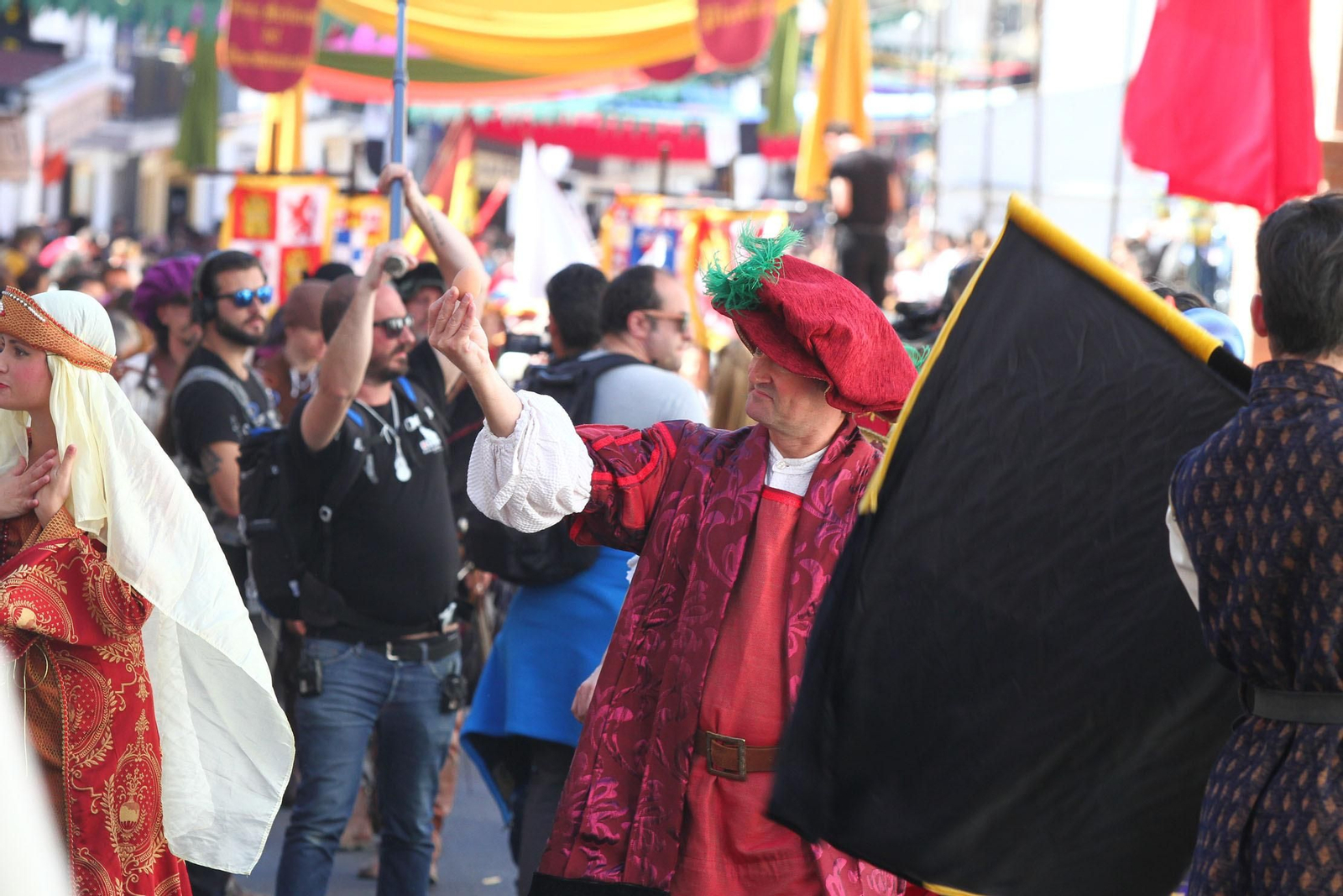 Imágenes del desfile de la XIX Feria Medieval del Descubrimiento, en Palos de la Frontera