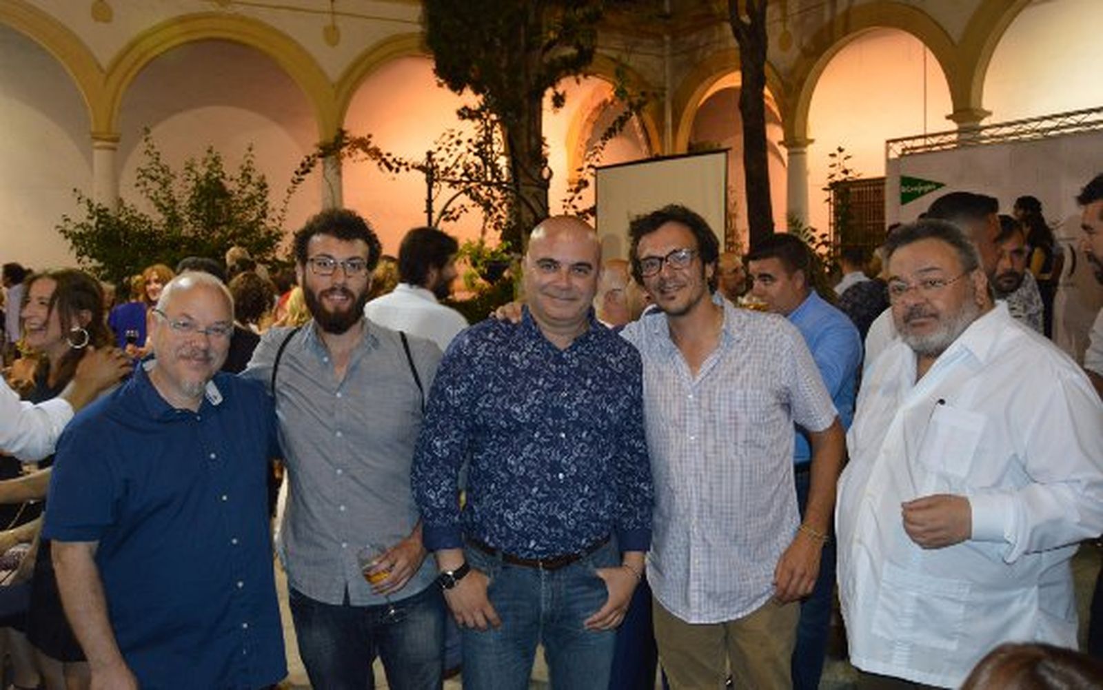 José  Vicente Barcia, Adrián Martínez de Pinillos, David Navarro, el alcalde José María González y Antonio Cabrera.

Foto: Ignacio Casas de Ciria
