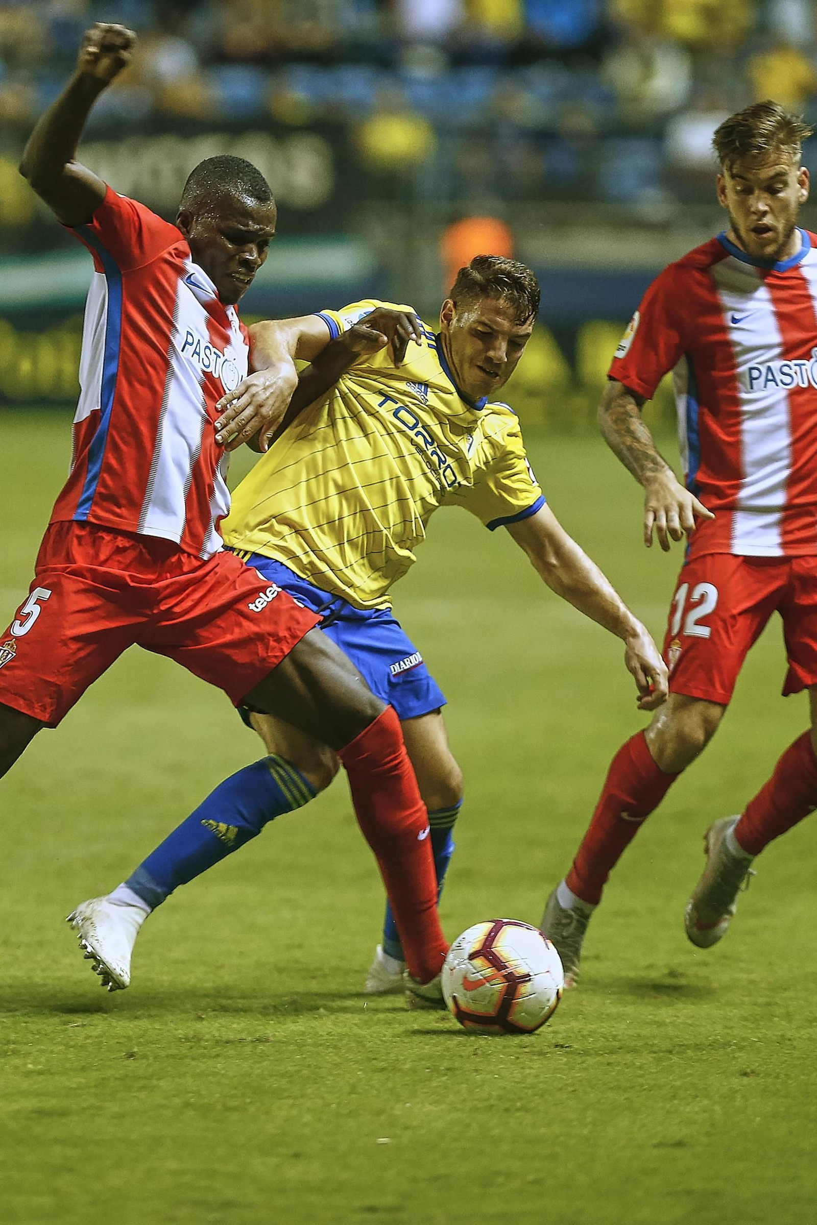 Las imágenes del Cádiz-Sporting