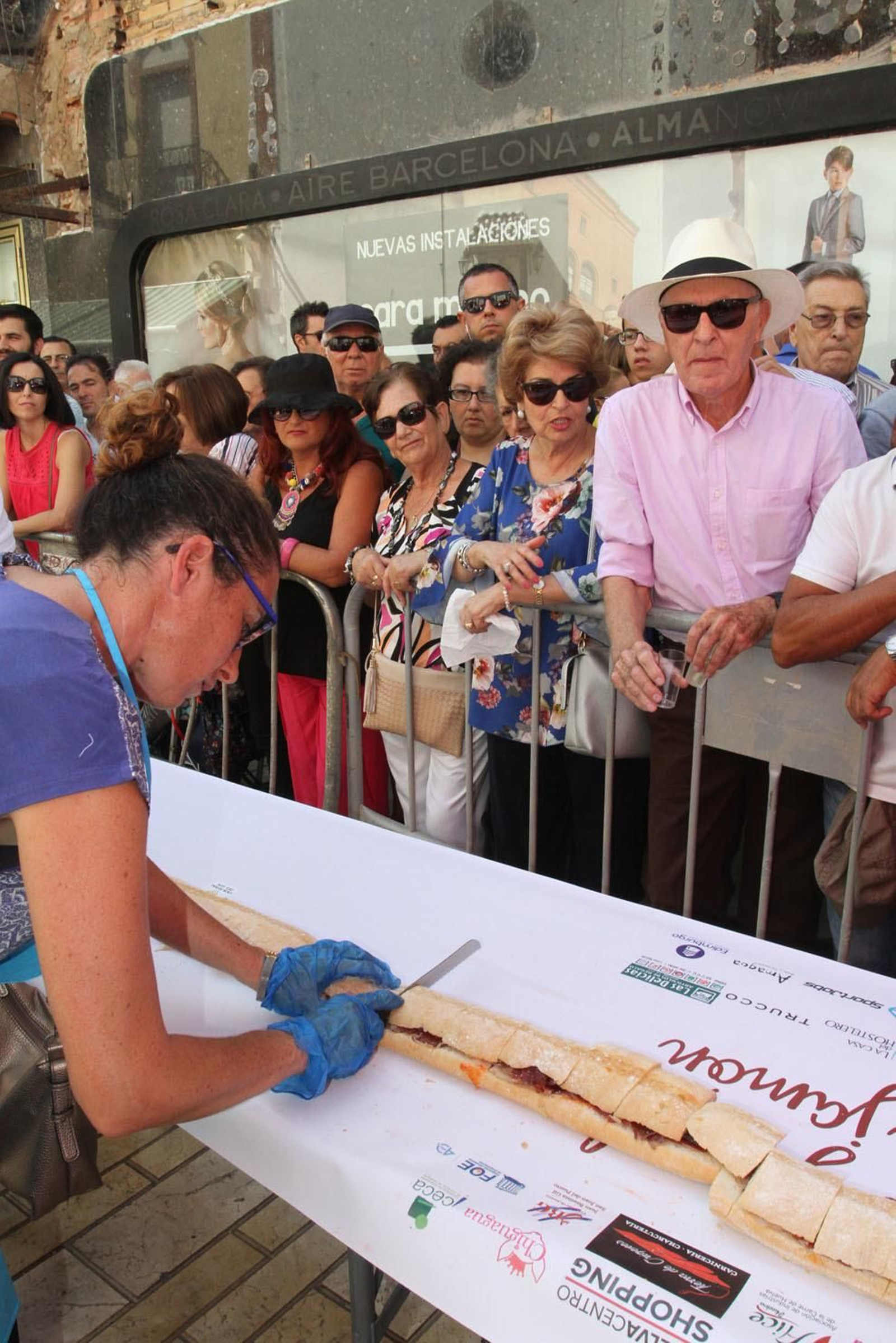 Record Guinnes del bocadillo de jamón mas grande del mundo, en Huelva