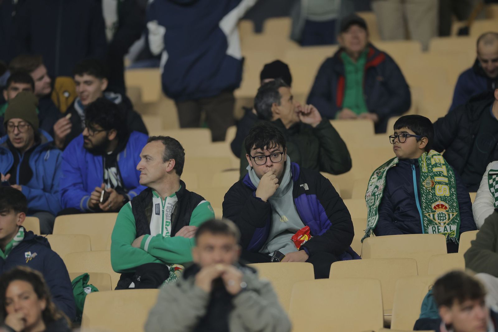 Buscate en las fotos del Betis - Feyenoord