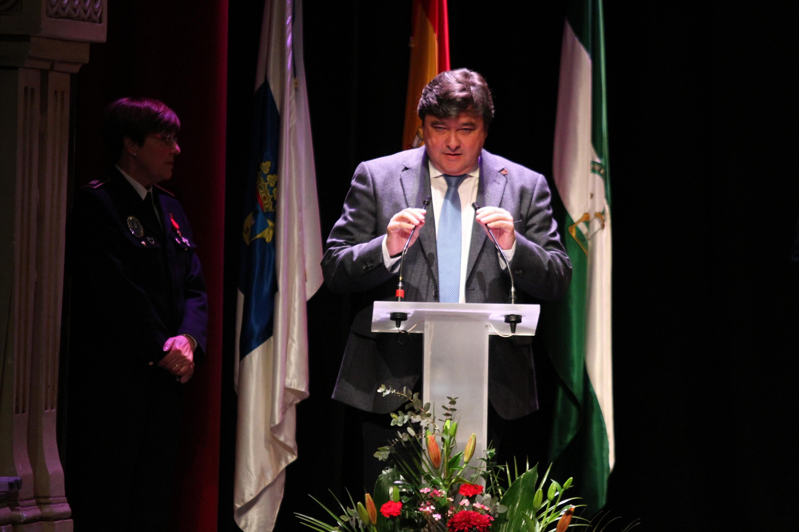 La policía Local entrega las medallas en el día de su patrón
