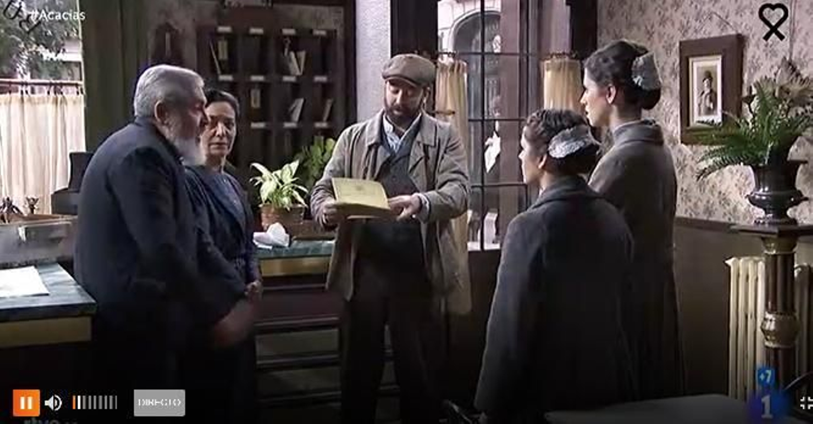 El cuestionado lazo de corazón en RTVE en la emisión de 'Acacias 38'