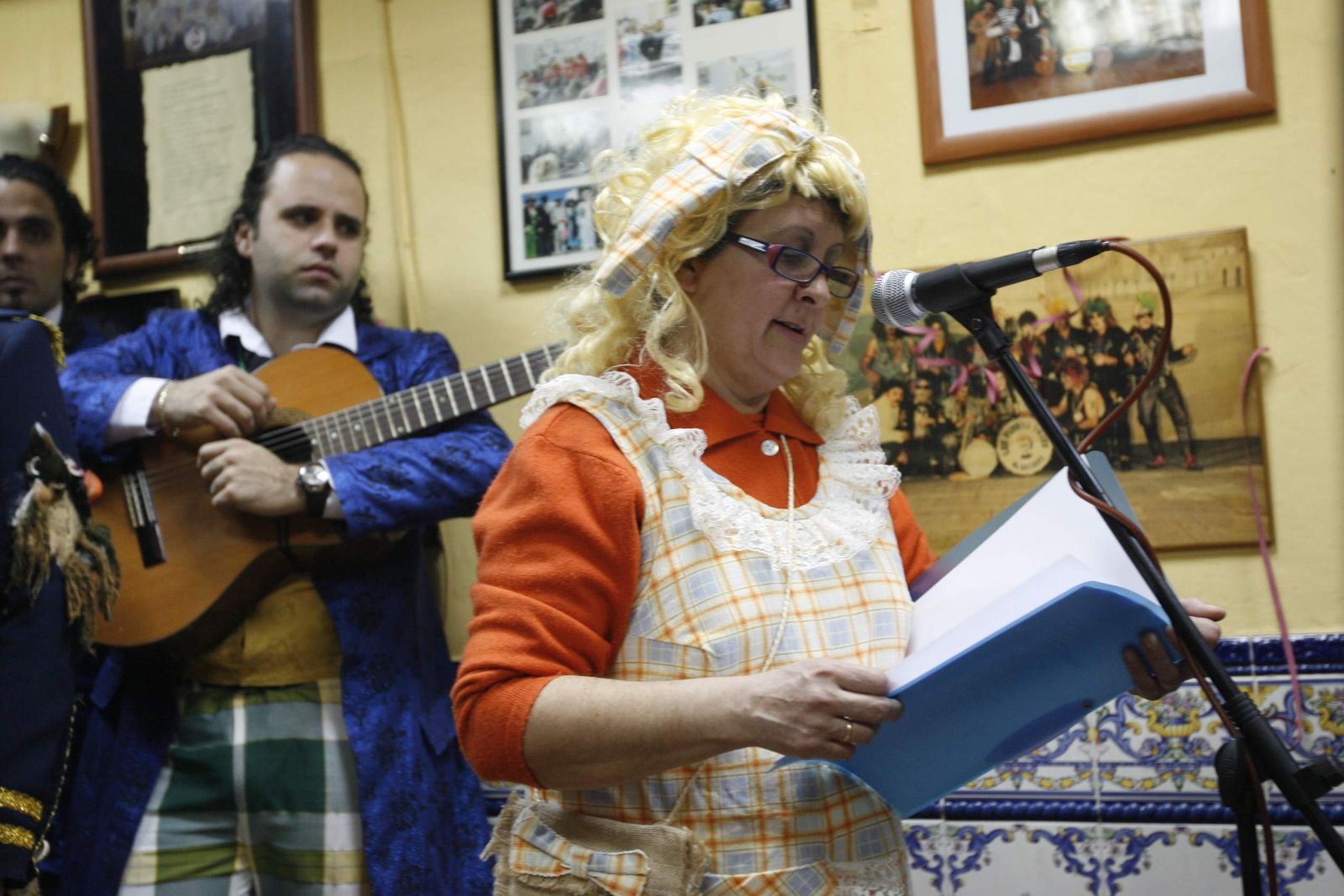 Ángela Melgar, durante un pregón en la peña Cine Cómico.