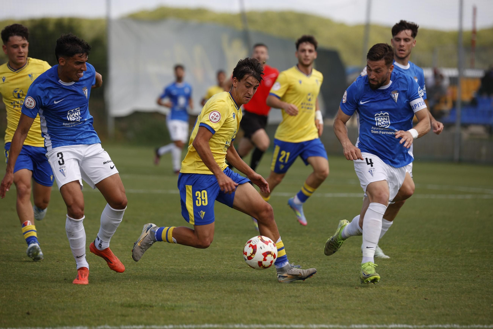 Las imágenes del partido entre el Cádiz Mirandilla y el San Fernando