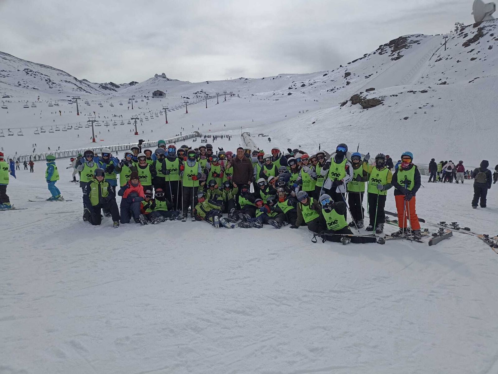 Integrantes de uno de los cursos de esquí que se celebran en Sierra Nevada.