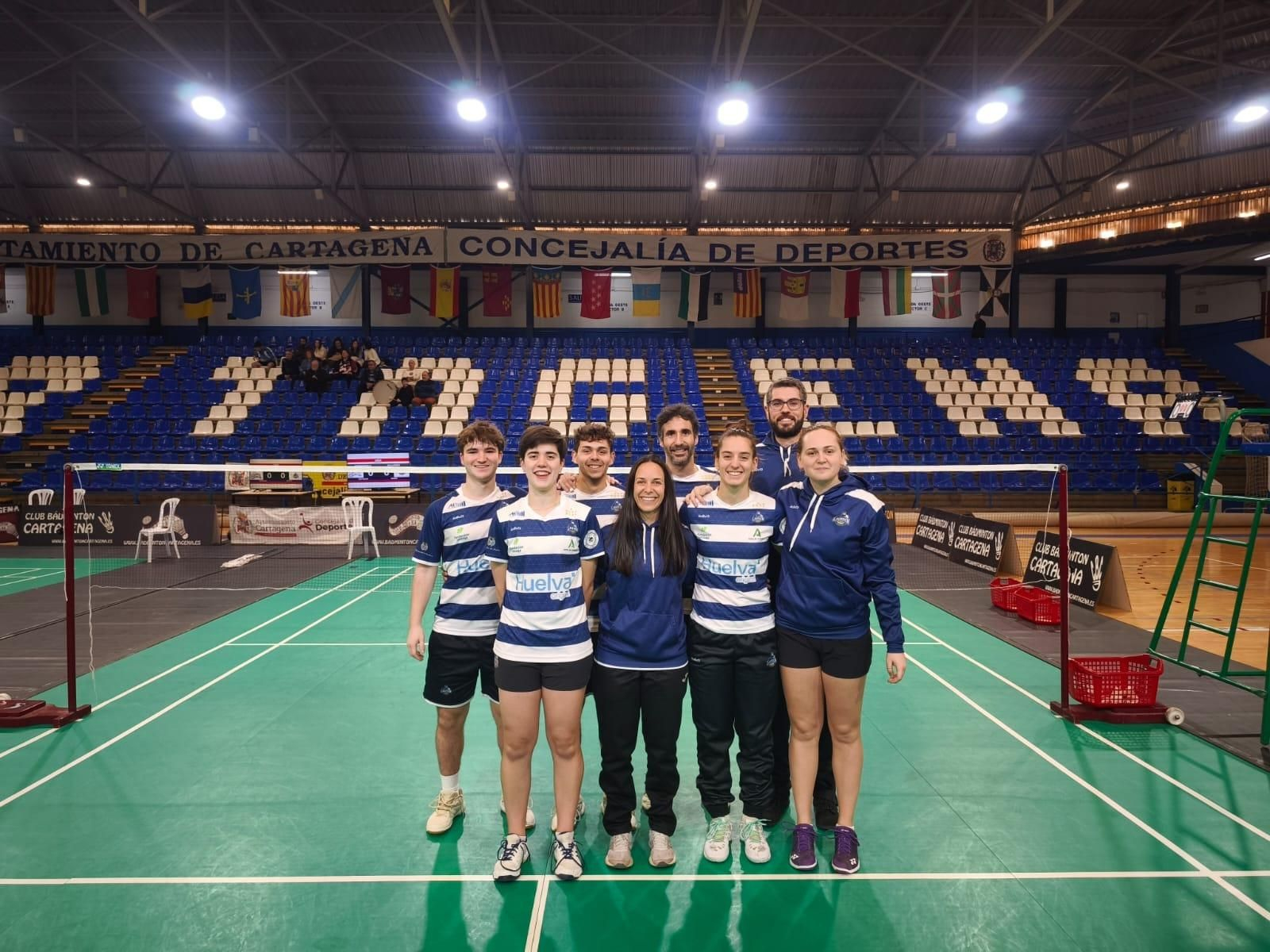 Los jugadores del IES La Orden posan en Cartagena.