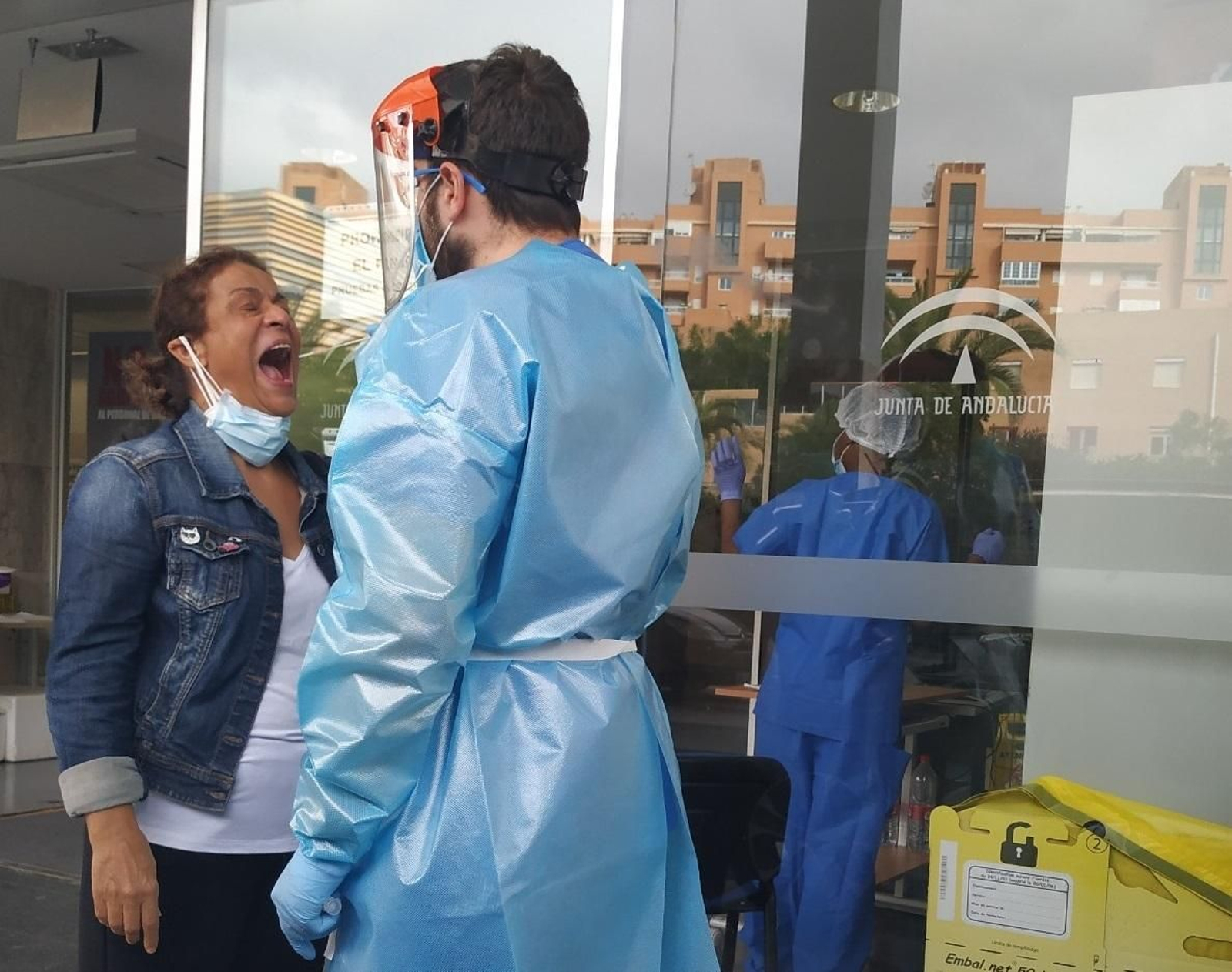 Realización de test de COVID en la Bola Azul de Almería.