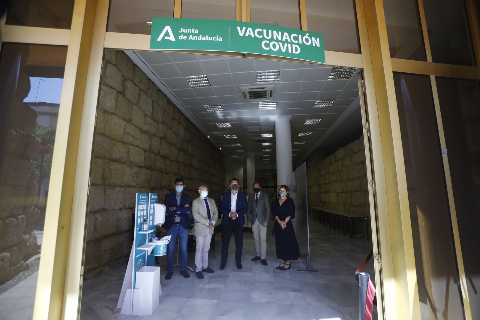 La vacunación contra el coronavirus en el Ayuntamiento de Córdoba, en imágenes