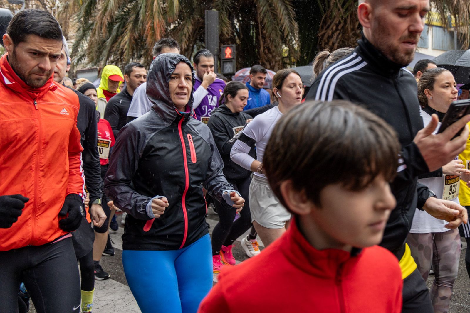 En imágenes: la lluvia no frena a más de un millar de corredores en la V Carrera Popular del IES San Juan Bosco (1)
