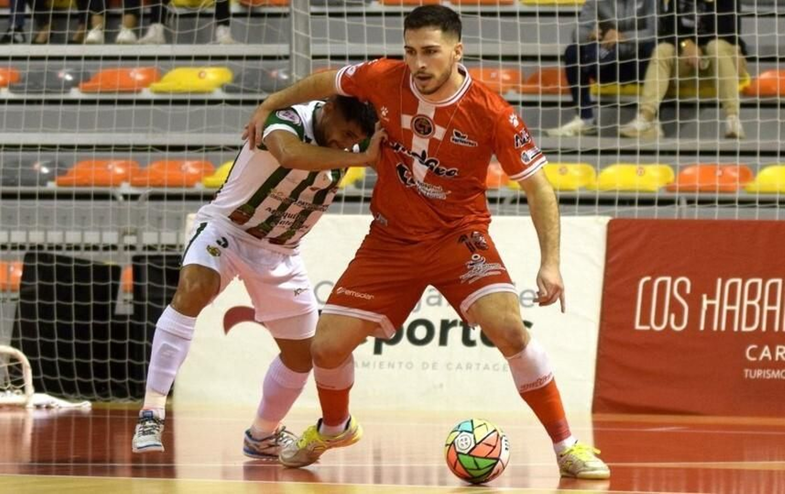 Mareco incomoda a Pablo Ramírez.