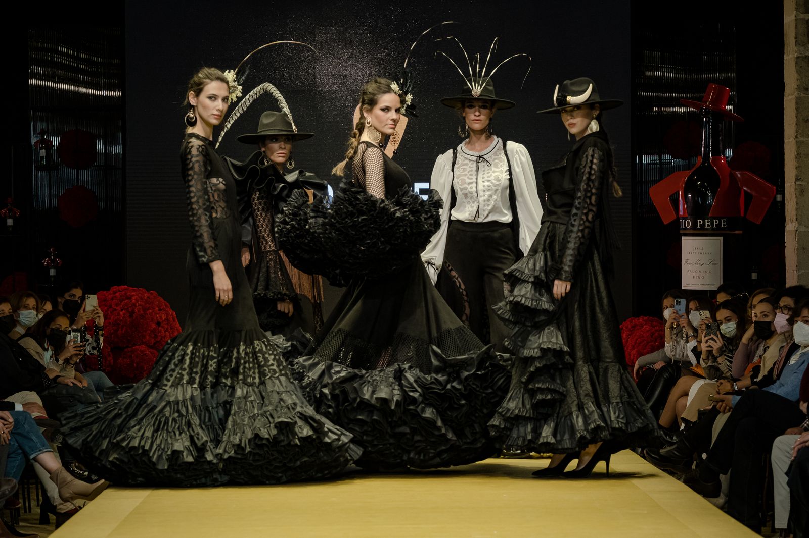 El desfile de Flor de cerezo en la Pasarela Flamenca de Jerez, todas las fotos