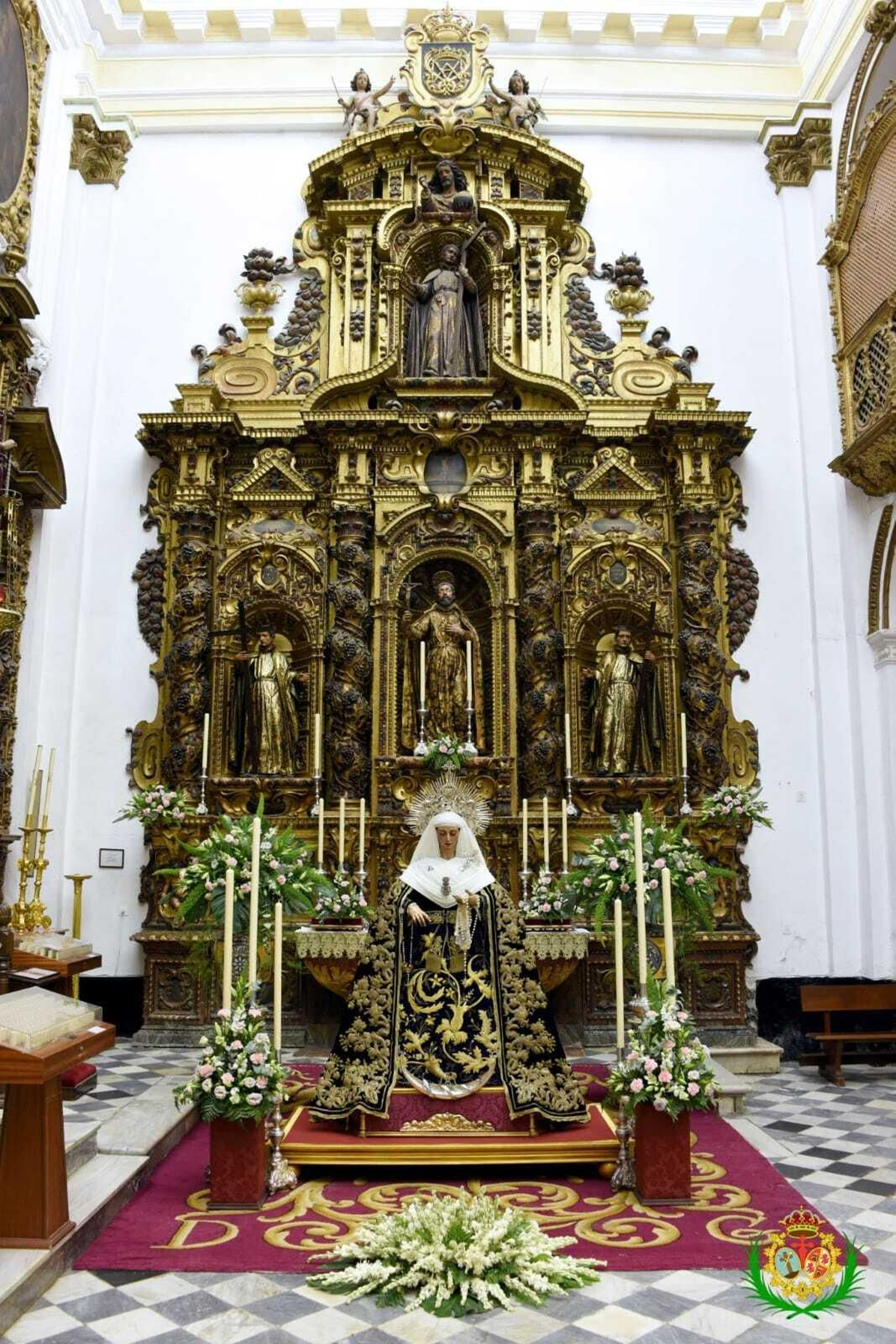 Altar de cultos de Lágrimas de Piedad en Santiago.
