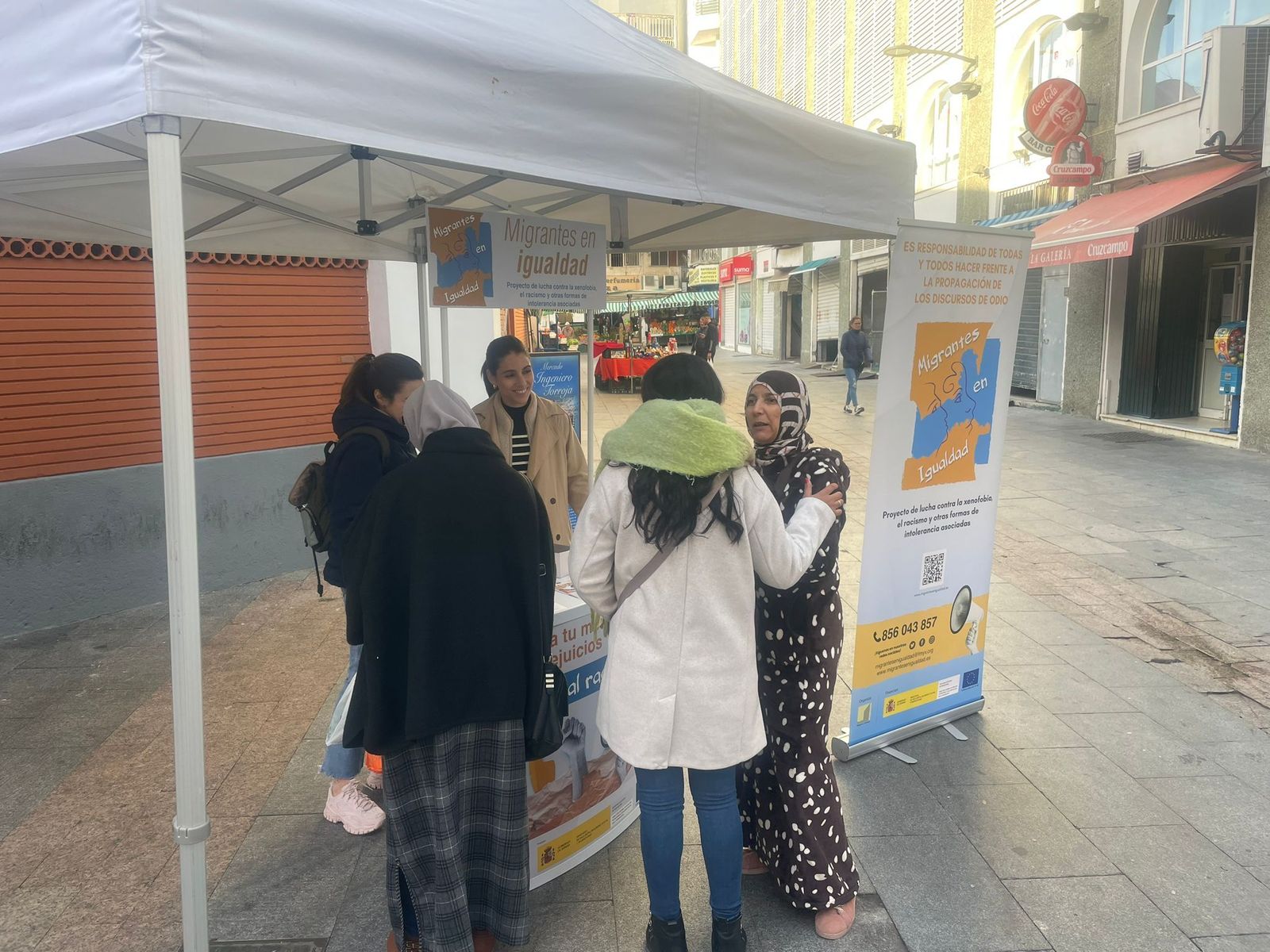 Punto informativo de Migrantes en Igualdad en el Mercado Ingeniero Torroja