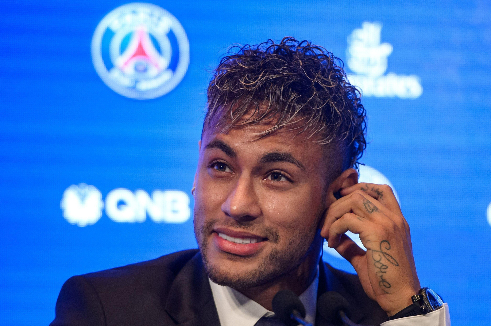 La presentación de Neymar con el PSG, en imágenes