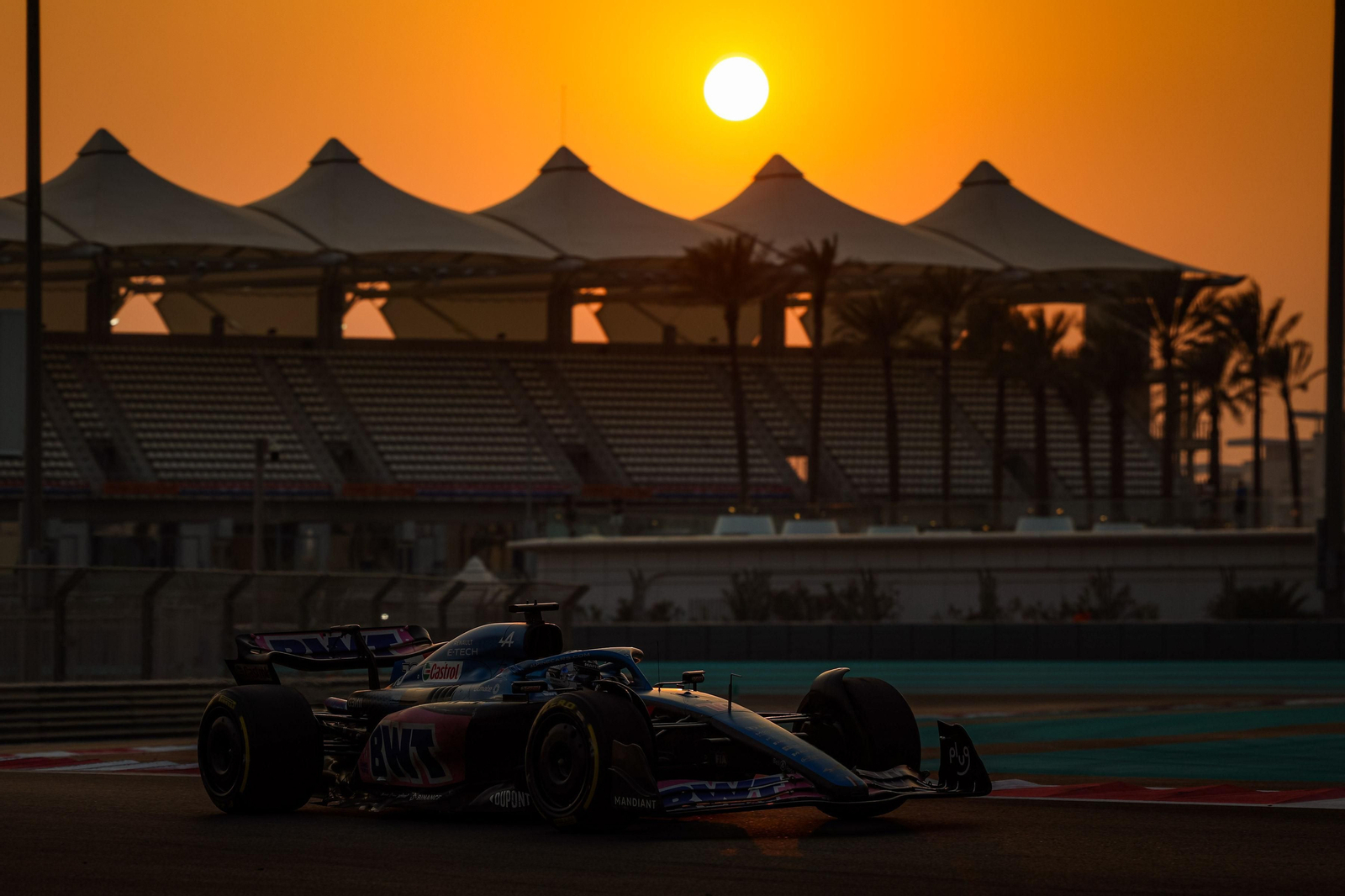 Las escuderías de  Fórmula uno se prueban tras el fin de temporada