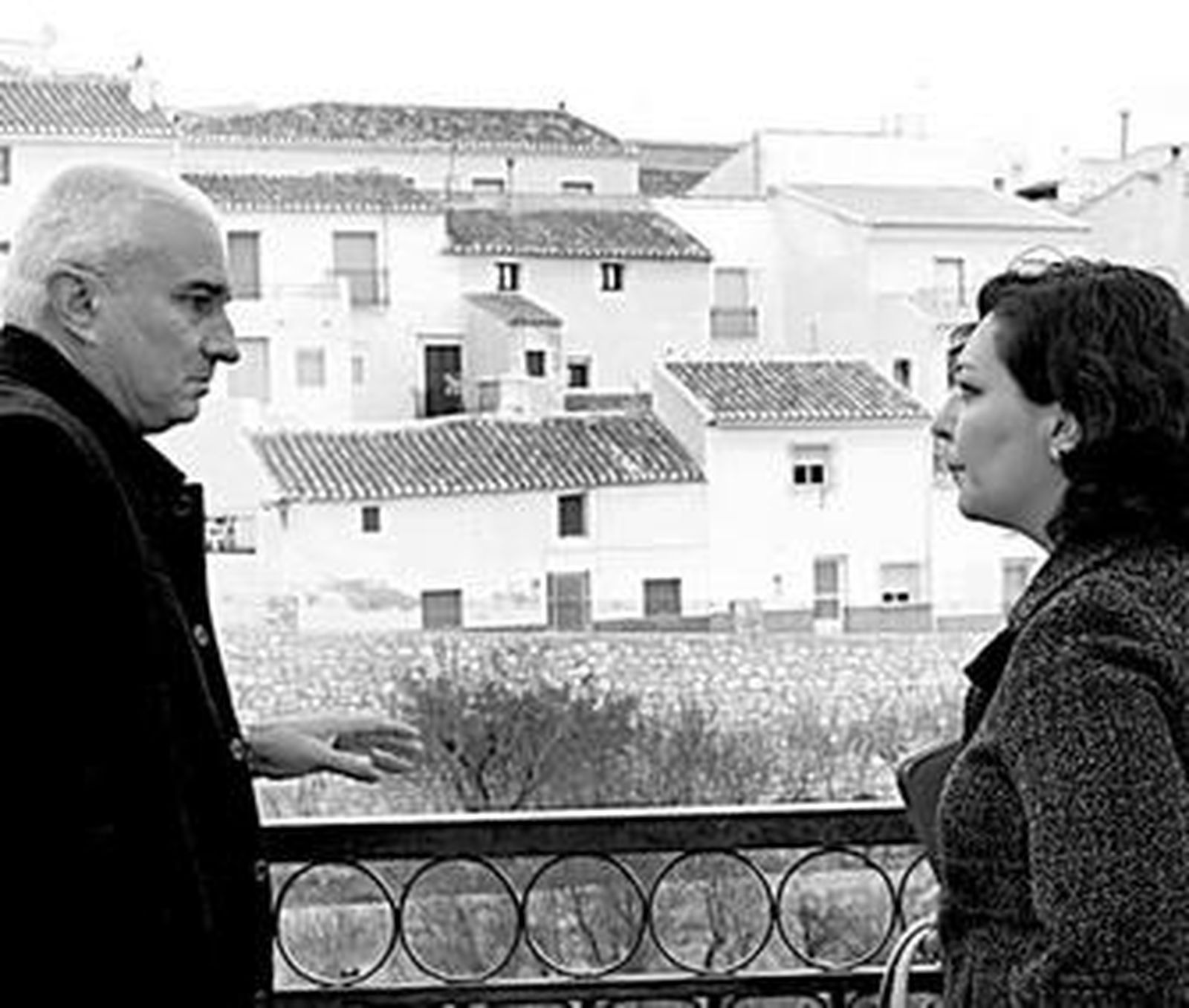 La delegada de Obras Públicas junto al alcalde de Vélez-Blanco.