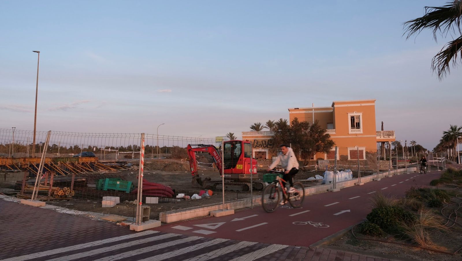 Las obras han comenzado en el chalé de La Marina del Paseo Marítimo de Almería capital.