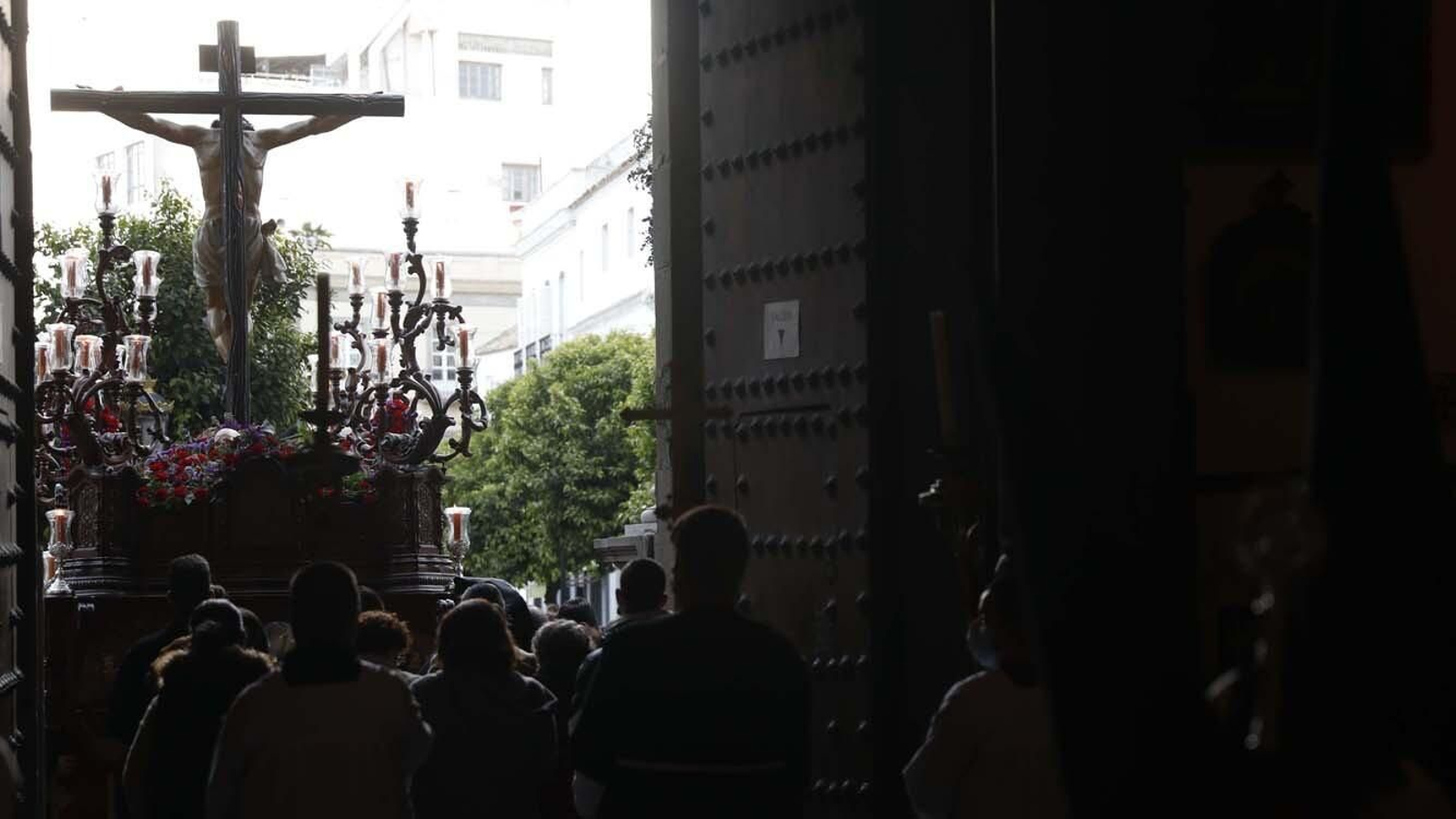 Las imágenes del Martes Santo en Tarifa: La Salud
