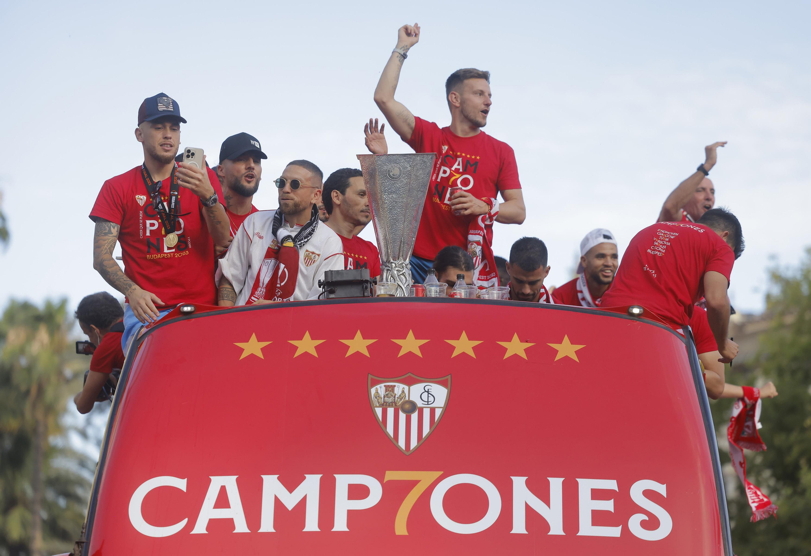 Las imágenes del Sevilla fc por las calles de Sevilla como campeón de la Europa League