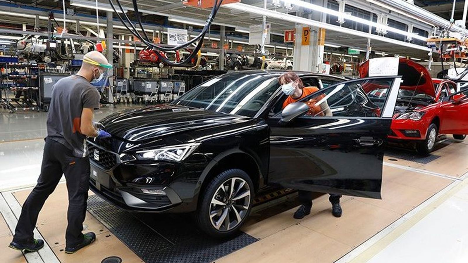 La subida del impuesto de matriculación, en línea con reajuste de las emisiones que hará la norma WLTP, podría eliminar puestos de trabajo por el descenso de la demanda.