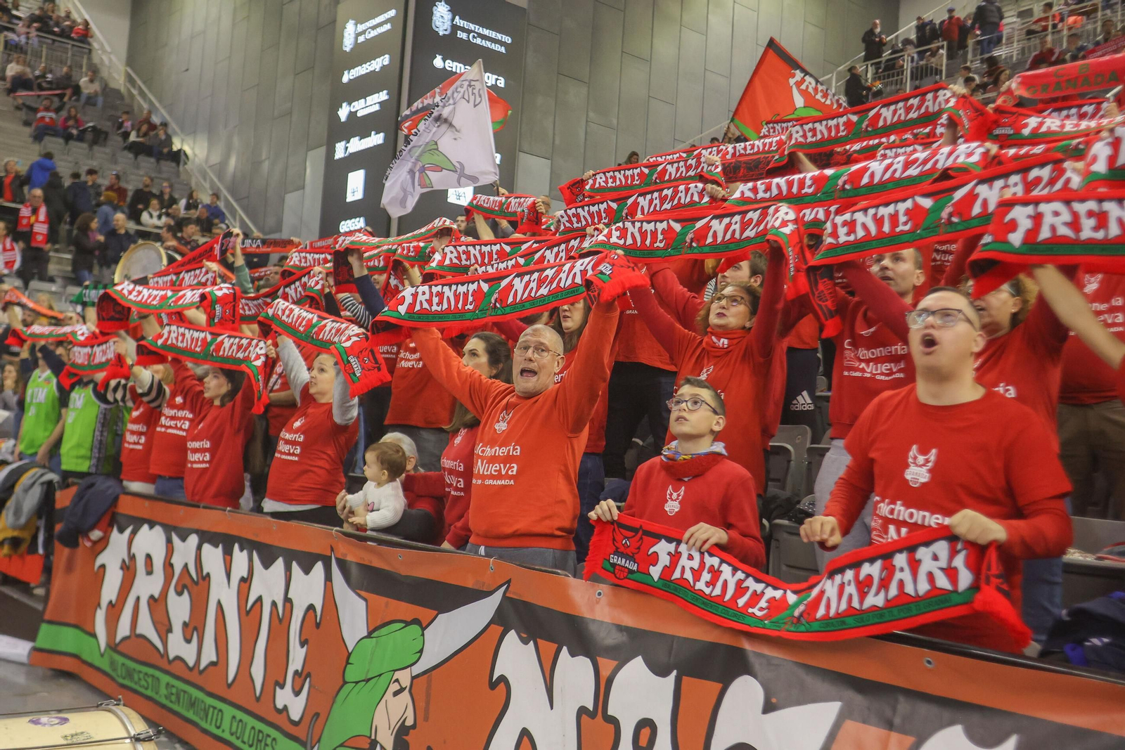 Encuéntrate en la grada del Palacio en el Covirán Granada-Girona