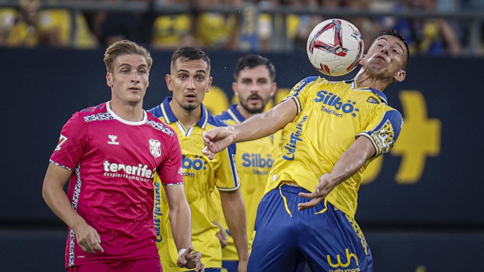 Búscate entre las fotos del partido de fútbol Cádiz CF - CD Tenerife de la Liga Hypermotion