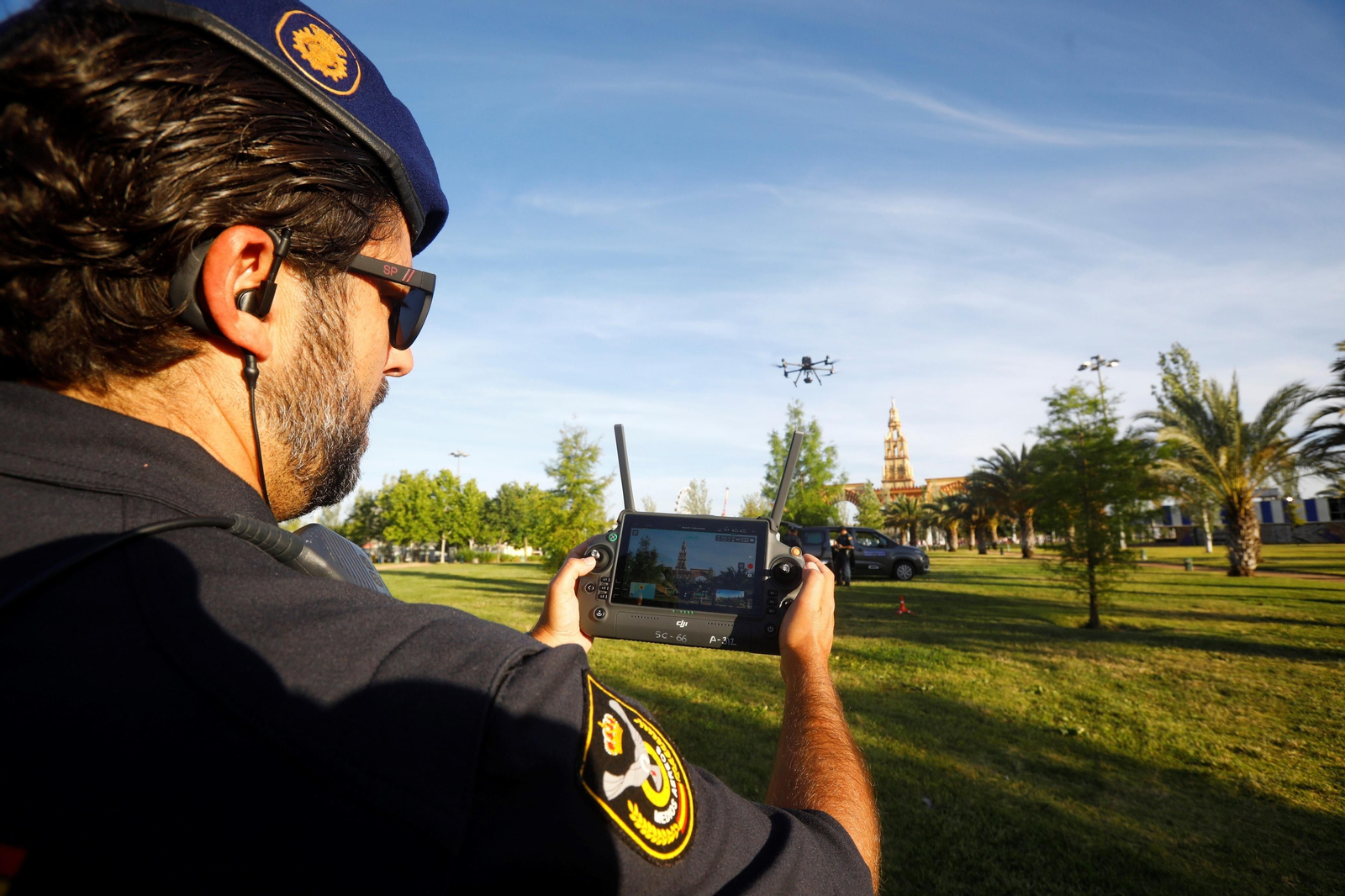 Las imágenes de los drones de la Policía Nacional que vigilan la Feria de Córdoba Las imágenes de los drones de la Policía Nacional que vigilan la Feria de Córdoba
