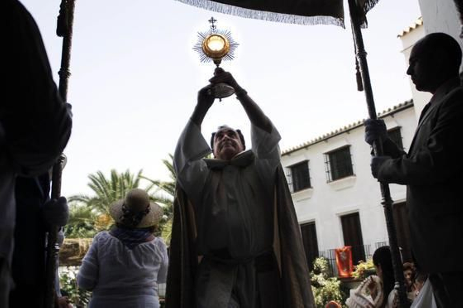 A pesar del caluroso día, ambas procesiones (declaradas de interés turístico) fueron seguidas por una gran cantidad de vecinos y visitantes. /Fotos: Ramón Aguilar

Foto: Ramon Aguilar