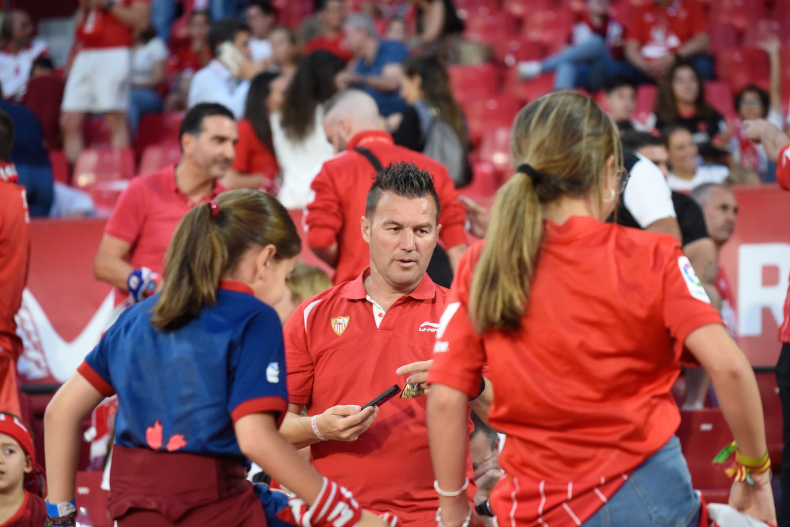 Búscate en la celebración del Sevilla, en el Sánchez-Pizjuán