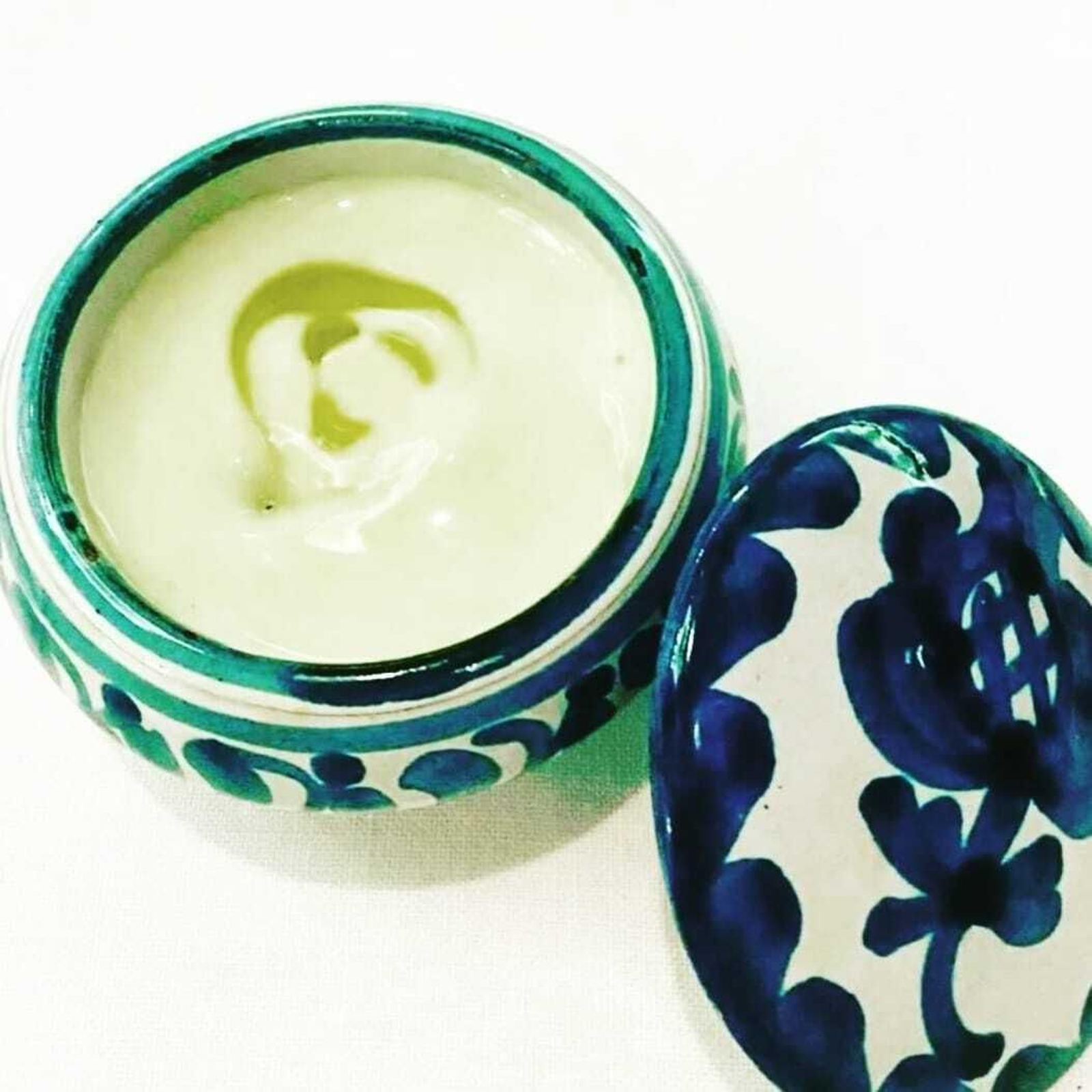 Gazpacho de aceitunas verdes aderezado con nuestro nuevo aceite de oliva de Resaturante Choco