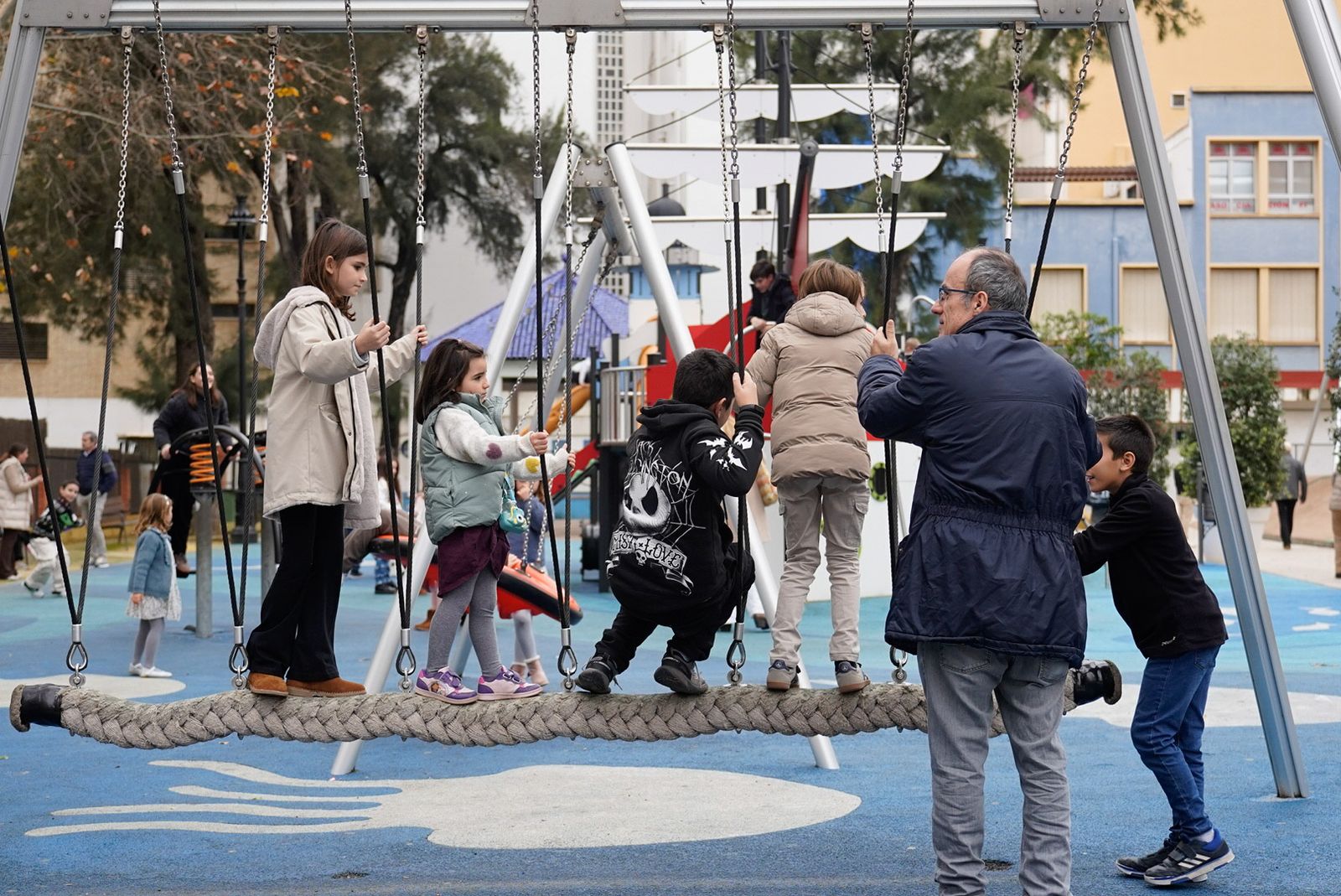 Búscate en las fotos del ambiente en el centro de Algeciras antes de la Nochevieja