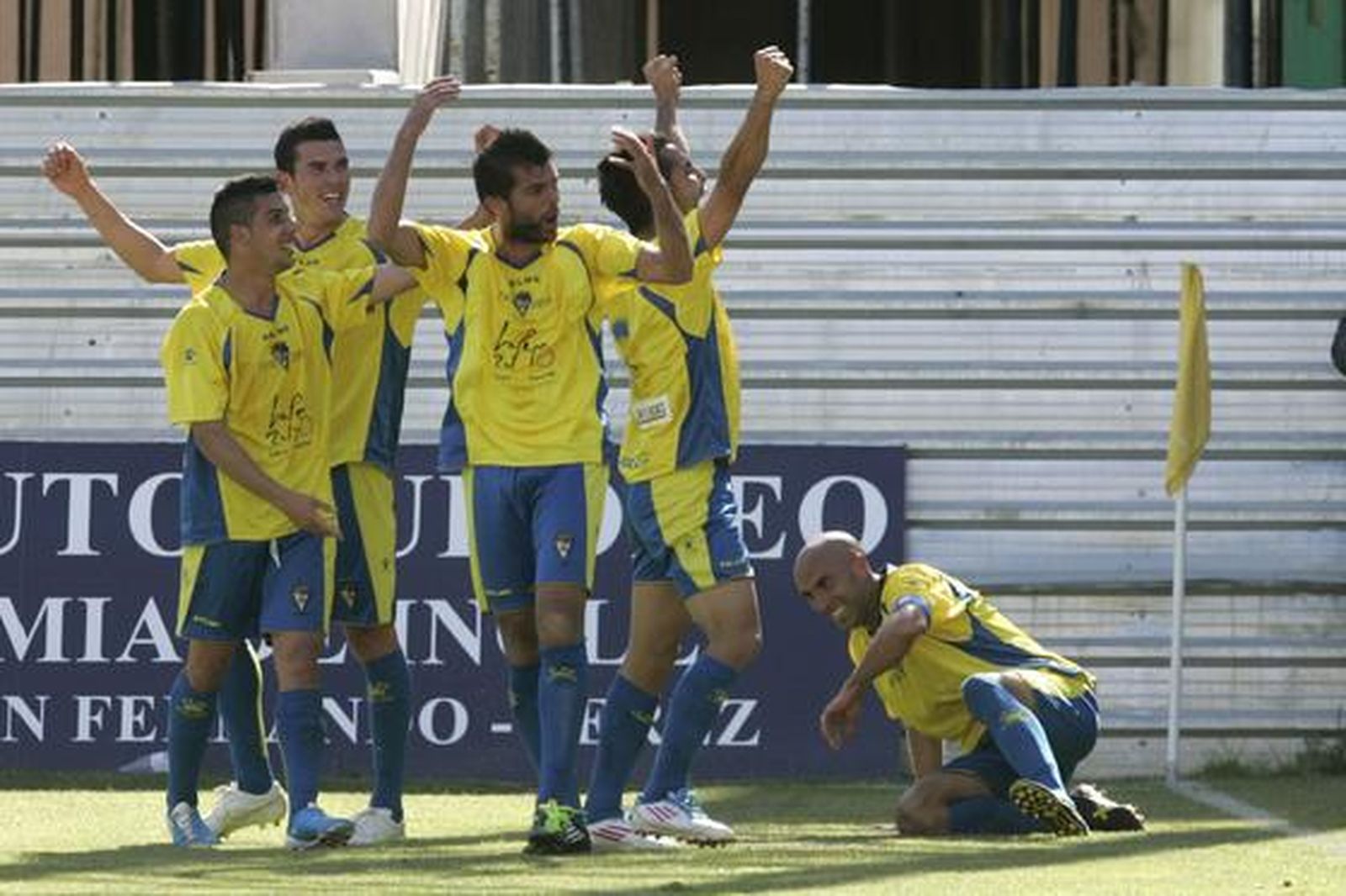 Los jugadores arengaron a la grada tras el tanto. 

Foto: Jesus Marin