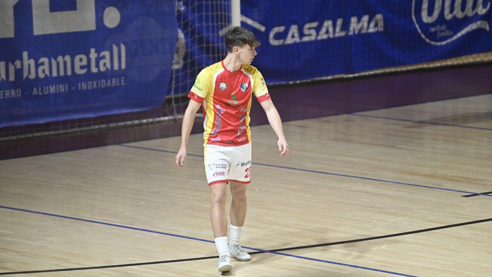 El futbolista juvenil, en acción en este duelo liguero.