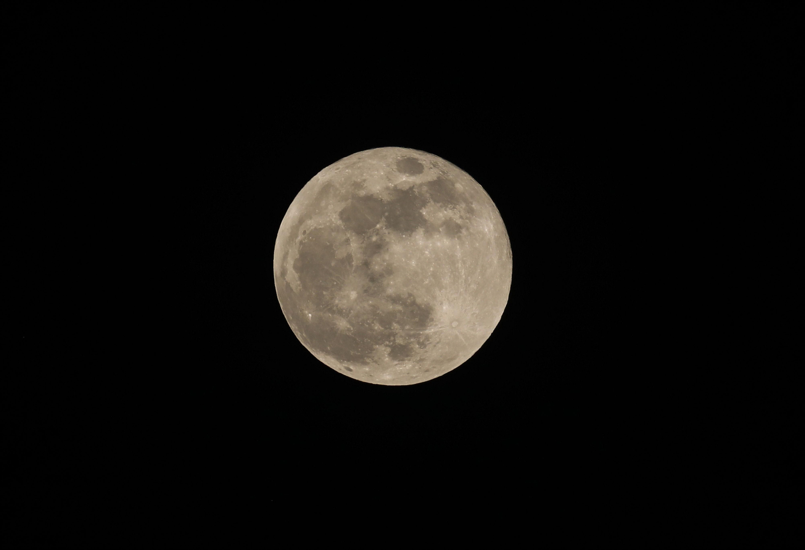 Imagen de archivo de una superluna Imagen de archivo de una superluna
