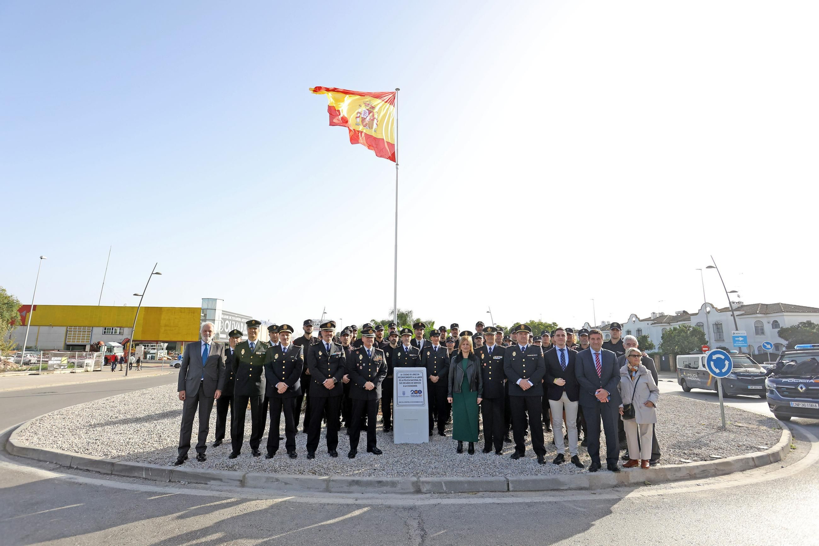 Imágenes de la inauguración de la rotonda de la Policía Nacional en Jerez