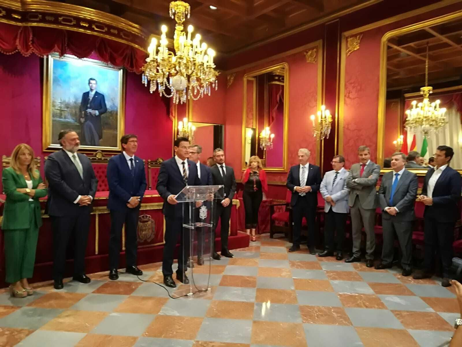 Sebastián Pérez y Vox vuelven a dejar solo a Salvador en el arranque del curso político