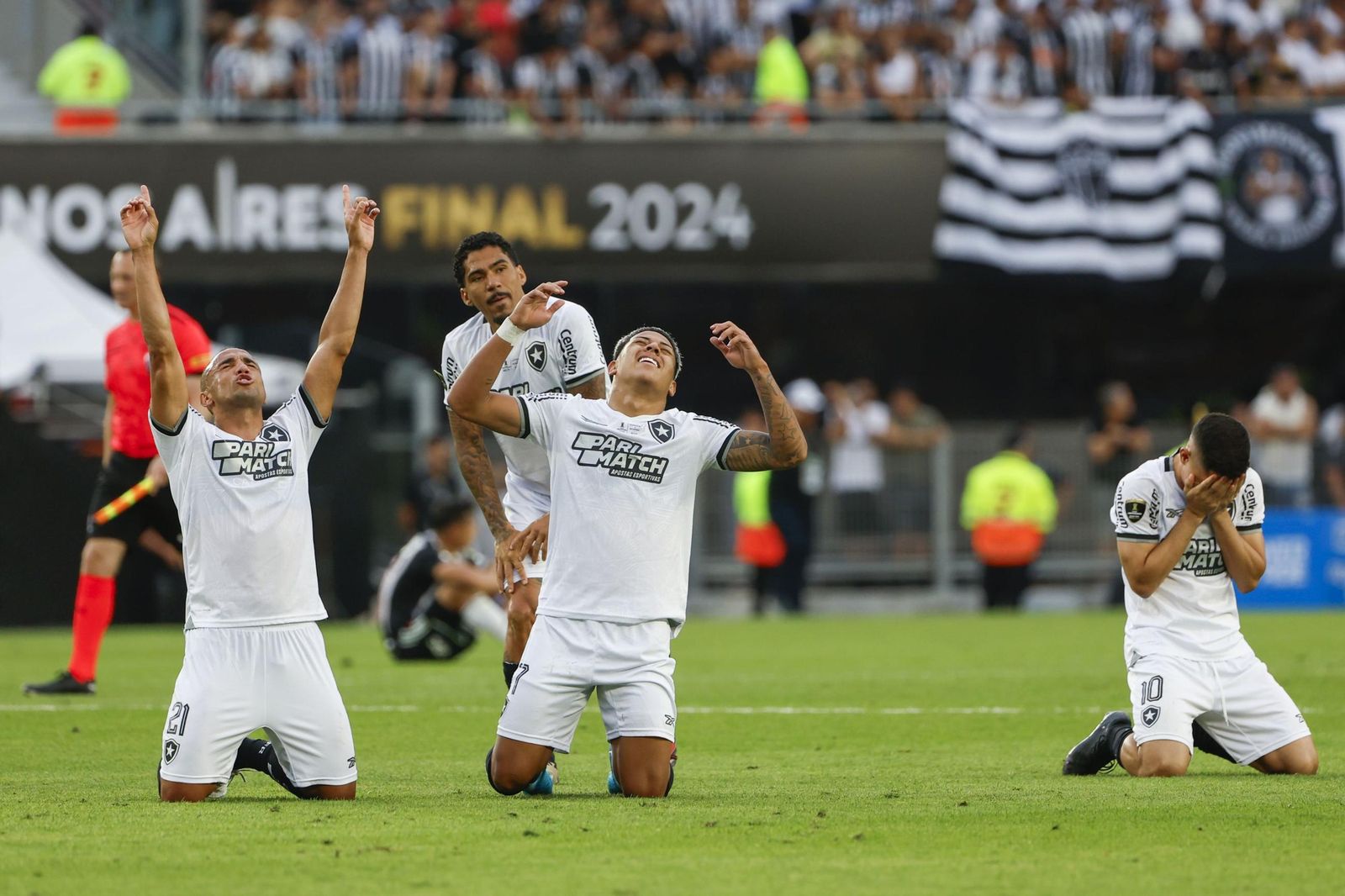 Las fotos de una final de la Libertadores histórica; Botafogo, campeón con 10, ante Atlético Mineiro