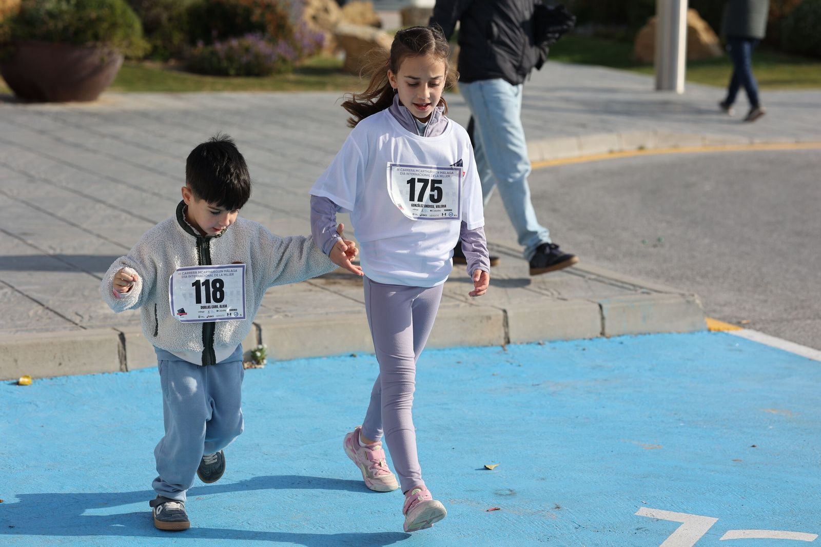 La Carrera Solidaria por el Día de la Mujer McArthurGlen, en fotos