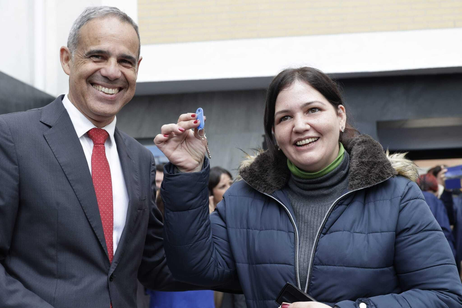 Emoción en la entrega de llaves de las casas de Doctor Marañón en Cádiz