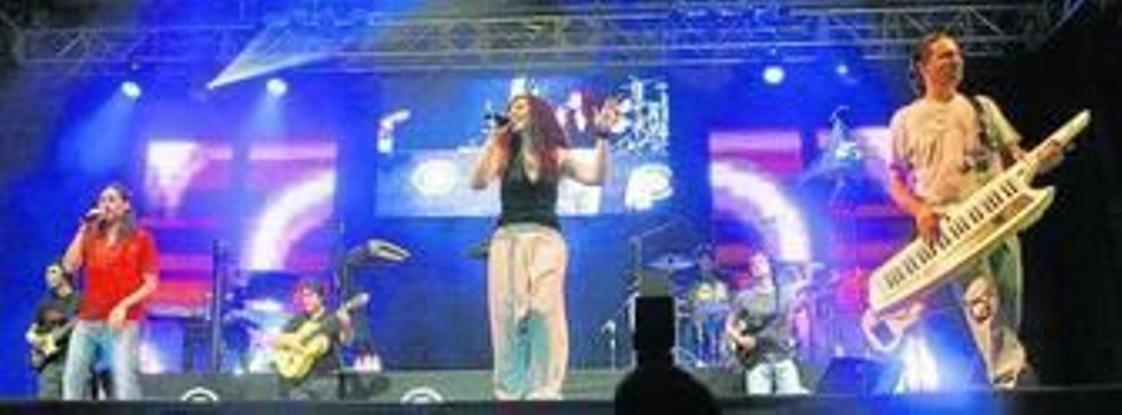 La formación Camela (antes de la separación de Miguel Ángel Cabrera) durante un concierto.