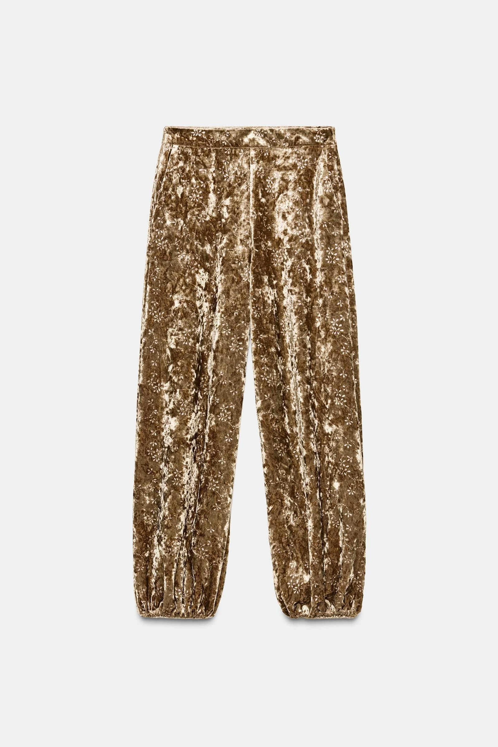 Pantalones bombachos de terciopelo de Zara.