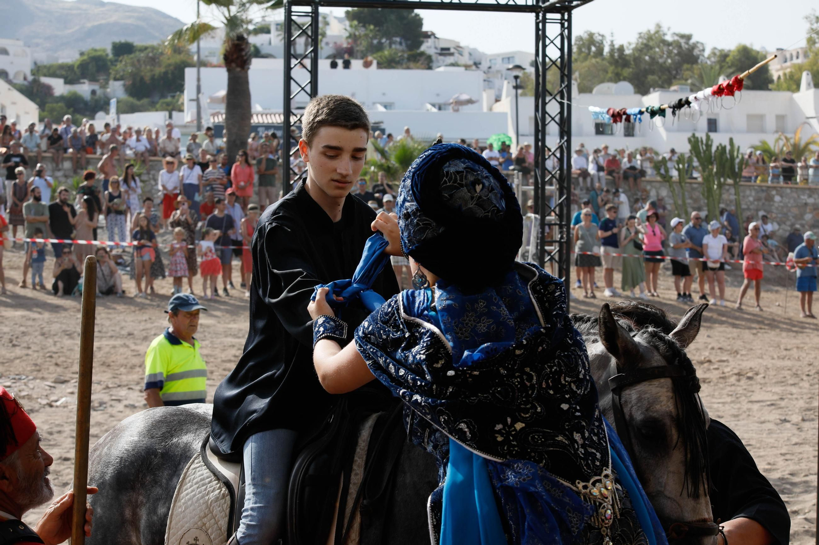 La carrera de cintas y la exhibición de caballos de los Moros y Cristianos de Mojácar, en imágenes
