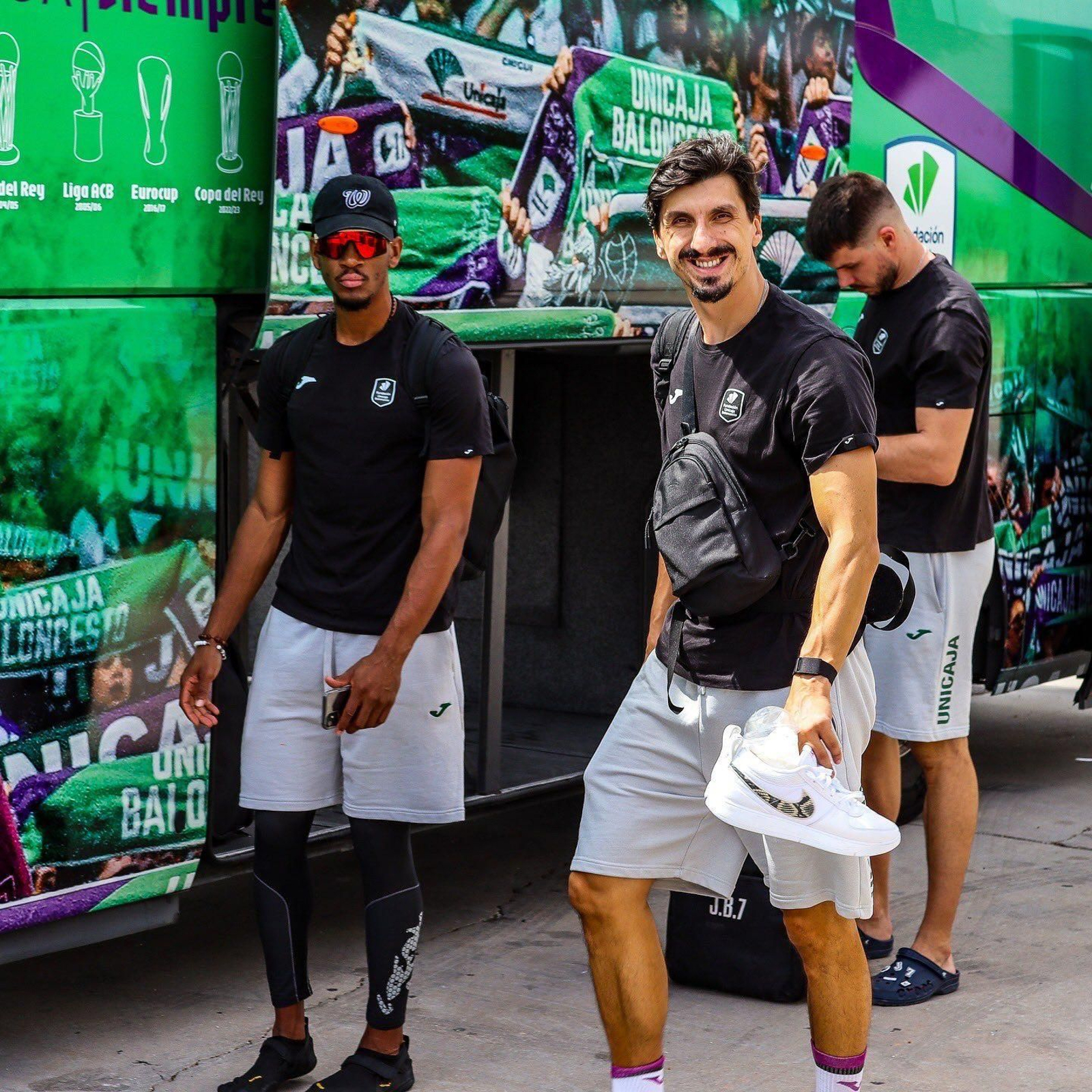 El Unicaja se va a Murcia en un nuevo autobús El Unicaja se va a Murcia en un nuevo autobús