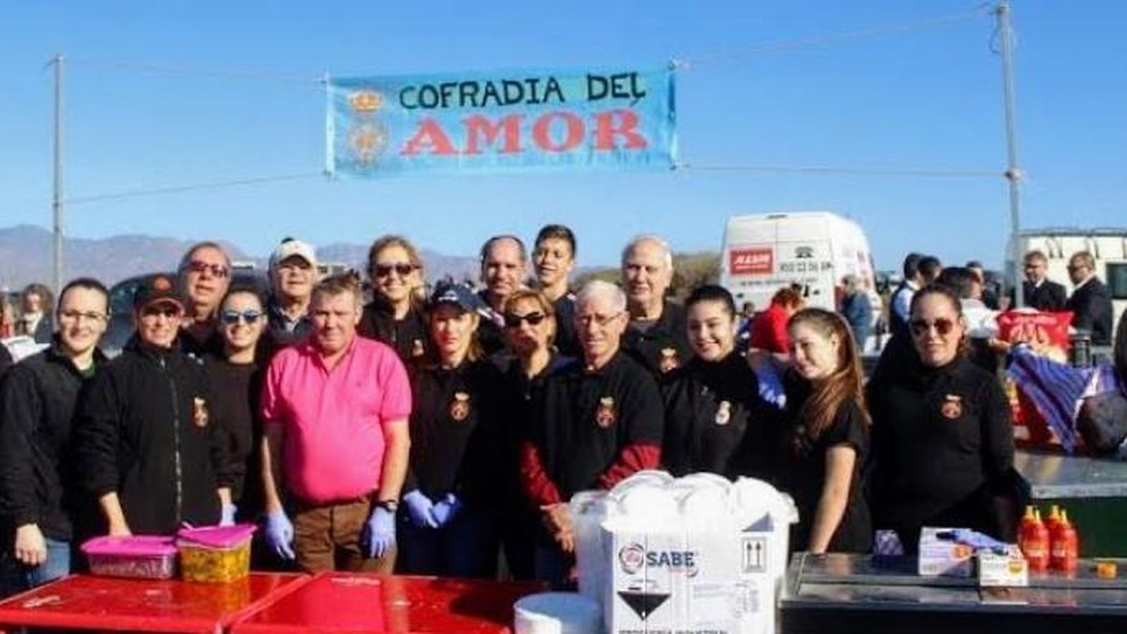 Camareros de El Amor en su labor en Torrregarcía.