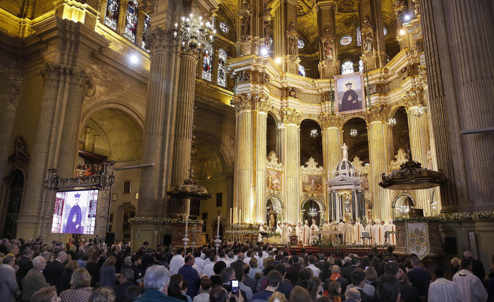 Un momento de la celebración en la Catedral de Málaga. Un momento de la celebración en la Catedral de Málaga.